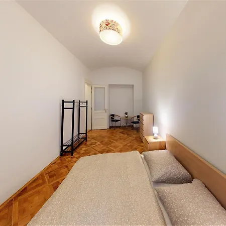 Homestay 14a Charm Wenceslas Square With Shared Kitchen And Bathroom Prague