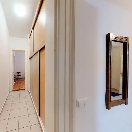 14a Charm Wenceslas Square With Shared Kitchen And Bathroom Prague