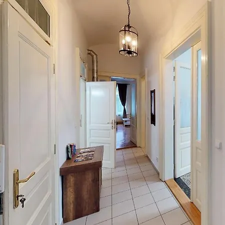 14a Charm Wenceslas Square With Shared Kitchen And Bathroom * Prague